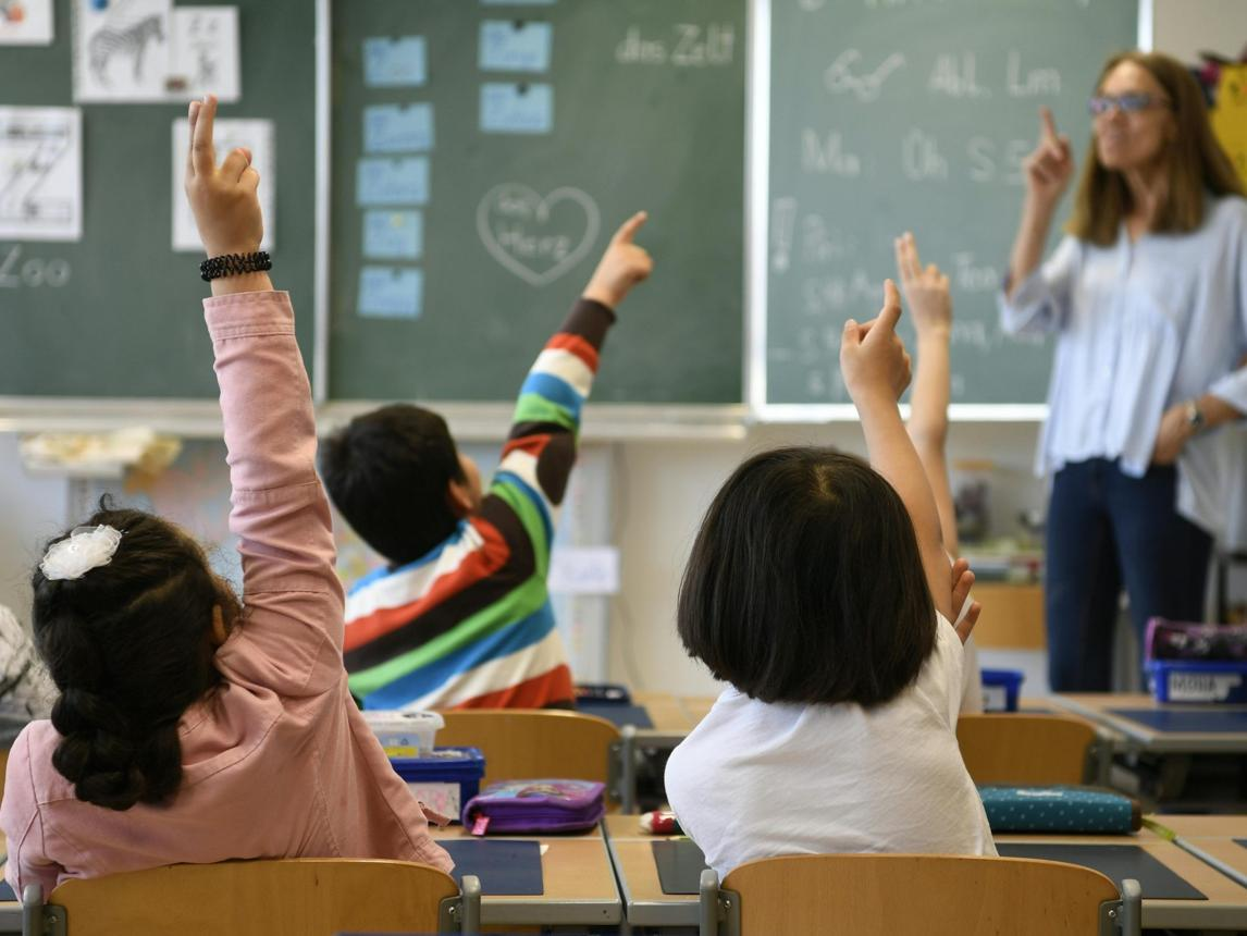 🏫 Full-Day Schools – A Good Idea for Students?